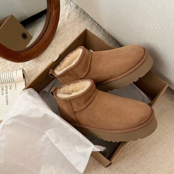 UGG Disco Platform: Elevate Your Style, Not Your Discomfort - Picture 5 of 5